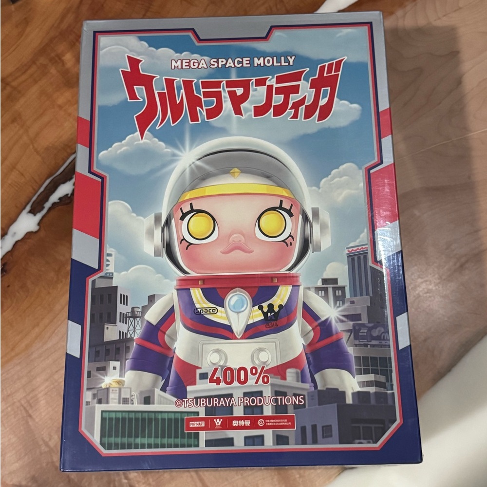 Mega Space Molly Ultraman Tiga 400% Collectible Action Figure - White, Red, Blue